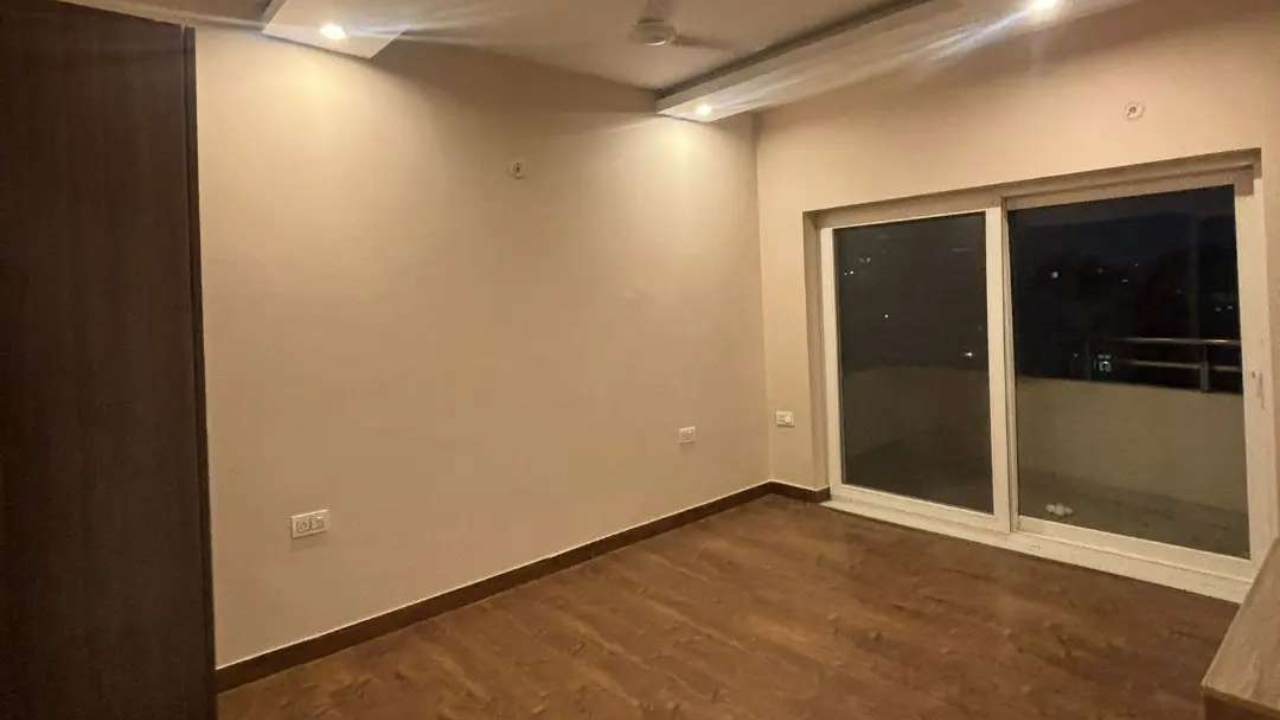 Spacious 3 BHK Flat for Rent – 2,400 Sq. Ft., Excellent Ventilation & Natural Light